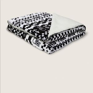 PINK VICTORIA'S SECRET Sherpa Blanket